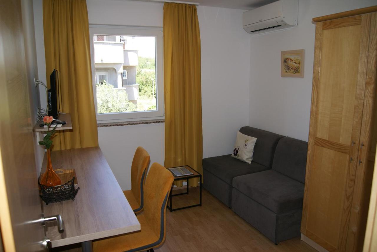 Rooms Magdalena Krk كرك المظهر الخارجي الصورة